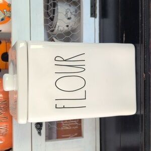RAE DUNN FLOUR CANISTER